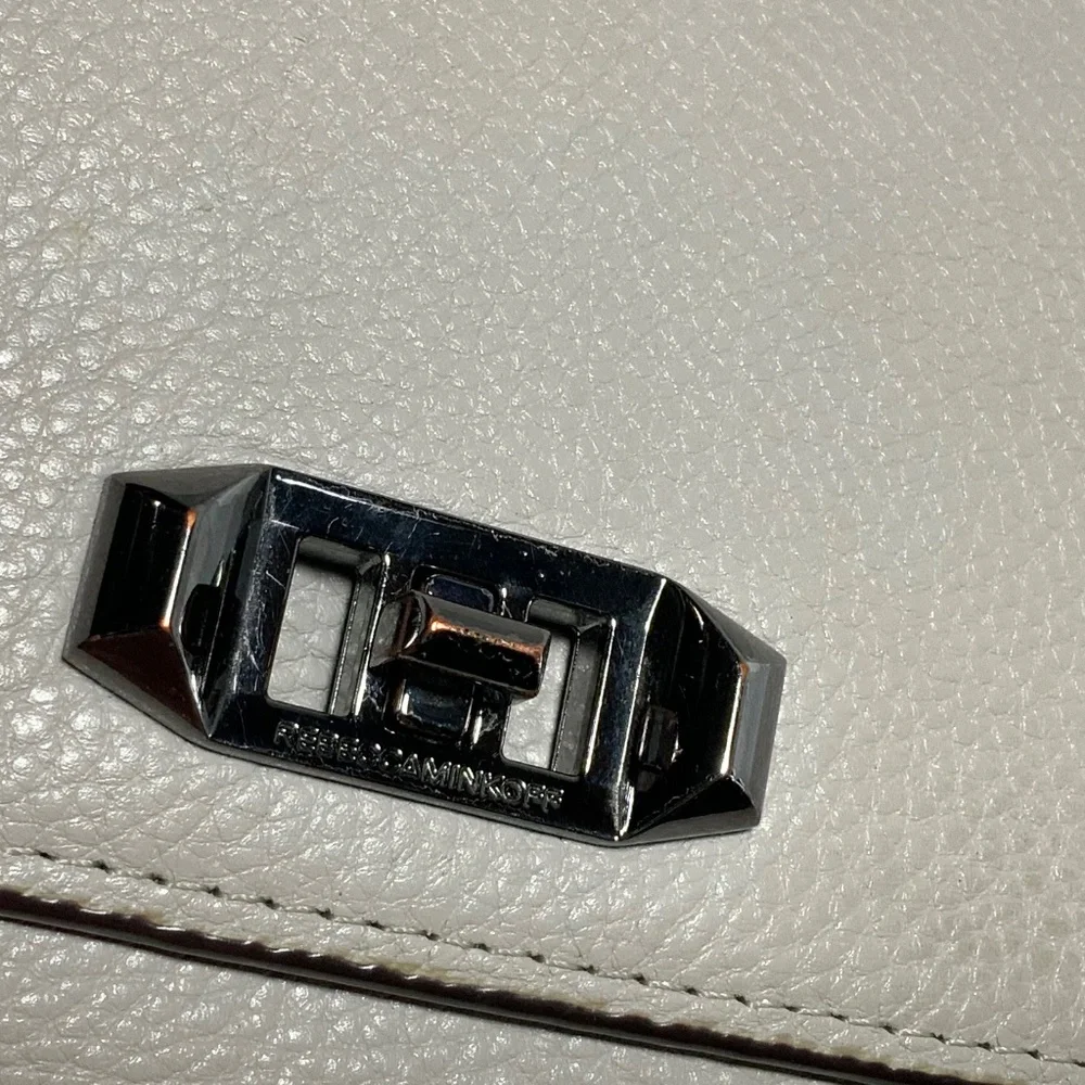 NWOT - Rebecca Minkoff Wallet/Clutch on chain - Picture 4 of 16
